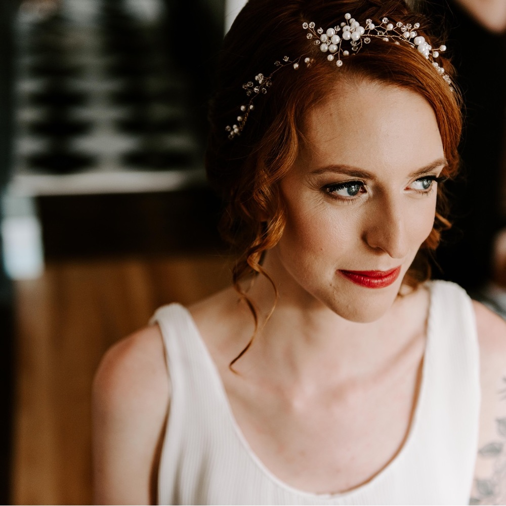 Davie & Chiyo Cassiopeia Hair Wreath 👰‍♀️ • Golden bridal hair crown halo